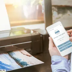 Drukuj z telefonu na drukarce HP HDQ 4875 bez Wi-Fi. Smartfonem sterujesz drukowaniem zdjęć.