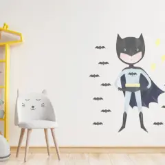 Naklejki na ścianę z Batmanem i błyskawicami. Zobacz, jak nakleić naklejki na ścianę, by stworzyć pokój superbohatera!