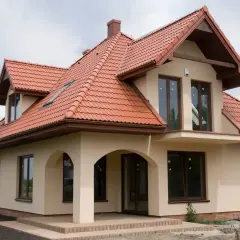 Jaki kolor elewacji do czerwonego dachu, aby uniknąć błędów w aranżacji?