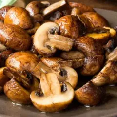 Najlepsze przyprawy do sosu pieczarkowego – jak uzyskać idealny smak i aromat