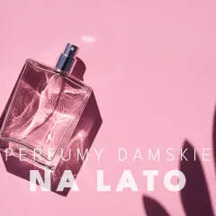 Szklana butelka perfum na różowym tle z cieniami liści.