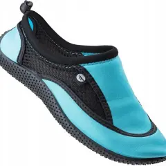 Buty do wody: Jak wybrać idealne na jeżowce, plażę i morsowanie?