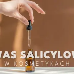 Dłoń trzyma pipetkę z serum. Kwas salicylowy w kosmetykach – czy można go stosować latem, gdy jest słońce?