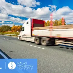 Ciężarówka na autostradzie w ruchu, z rozmytym tłem jesiennego krajobrazu.