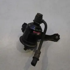 Filtr paliwa do Toyoty RAV4 2.0 benzyna, element układu paliwowego, gotowy do montażu.