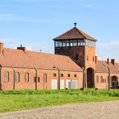 Oświęcim: Gdzie zjeść smacznie i z szacunkiem po wizycie w Muzeum?