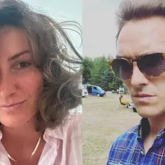 Maurycy Popiel z żoną na tle letniego krajobrazu.