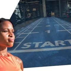 Femme déterminée prête à reprendre le sport, sur une piste bleue marquée "START".
