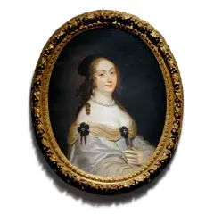 Portret damy w perłach i ozdobach, przypominającej damę z epoki, której szlacheckie imiona żeńskie brzmiały jak Izabela czy Konstancja.