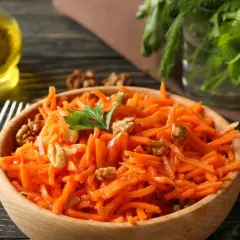 Surówka z marchewki jak z restauracji - prosty przepis na smakowitość