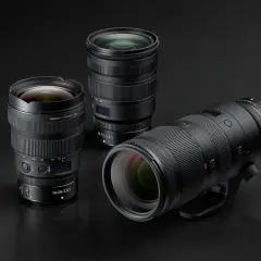 Trzy obiektywy Nikon Z: szerokokątny 14-24mm, standardowy 24-70mm i teleobiektyw 70-200mm.