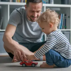 Kiedy ojciec nie może odebrać dziecka z przedszkola – ważne informacje
