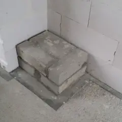 Jaki fundament pod komin systemowy? Uniknij najczęstszych błędów