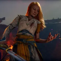 La guerriera bionda, con un'armatura ferita, evoca scintille in un paesaggio in fiamme. Un nuovo God of War è in arrivo.