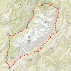 Trasa ultra-trail du mont-blanc okrąża masyw Mont Blanc, prowadząc przez Chamonix, Courmayeur i inne malownicze miejscowości.