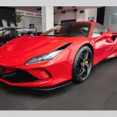 Ile kosztuje ferrari f8 tributo? Zaskakujące ceny i opcje do wyboru