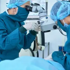 Ile zwolnienia po operacji zaćmy? Sprawdź, co musisz wiedzieć