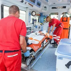 Studia ratownictwo medyczne: 3 czy 5 lat? Pełny przewodnik