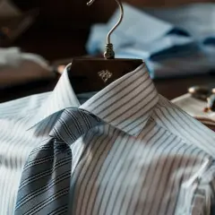 Koszula w prążki - Elegancka koszula z subtelnym wzorem prążków
