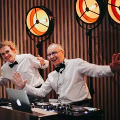 Ile kosztuje DJ na 40 urodziny? Poznaj ceny i ważne wskazówki