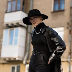 Stylizacja z golfem: Jak stworzyć modne i eleganckie zestawienia?