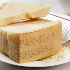 Prawdziwy parmezan: Gdzie kupić i jak rozpoznać oryginał?