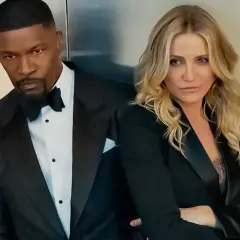 Jamie Foxx und Cameron Diaz in einem eleganten Schwarz-Weiß-Look, der an ihre Filme erinnert.