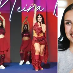 Meira Omar uppträder i en glittrig röd outfit, inspirerad av Bollywood.