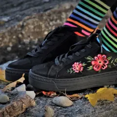 Skarpetki do czarnych Adidasów: Białe? Czarne? Jak nosić?