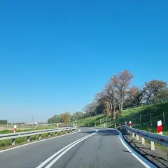 Co ile są słupki na autostradzie? Odkryj ważne szczegóły!