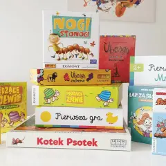 Stosik klasycznych gier planszowych: "Nogi Stonogi", "Ubongo", "LATO z Komarami", "Pędzące Żółwie", "Pierwsza gra Mniam!", "Kotek Psotek", "Łap za Słowo" i "Szkoła latania".