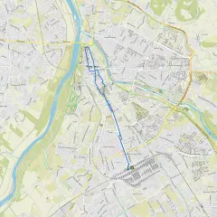 Mapa Nowego Sącza z zaznaczoną trasą rowerową. Widoczne ulice, parki i rzeka Dunajec.