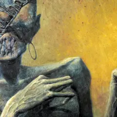 Mroczny, surrealistyczny obraz w stylu Beksińskiego. Postać z bandażami na twarzy i przerażającymi dłońmi na tle żółci.