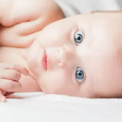 Jak widzi dziecko w 3 miesiącu? Zaskakujące etapy rozwoju wzroku