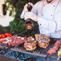 Najlepsze cechy grilla Josper: jak poprawić jakość potraw w restauracji