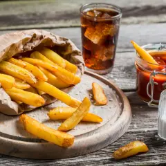 Idealna temperatura do smażenia i pieczenia frytek, aby były chrupiące