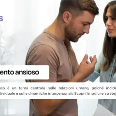 Coppia in difficoltà, lei cerca di confortarlo. Il testo parla di attaccamento ansioso e delle sue implicazioni nelle relazioni.