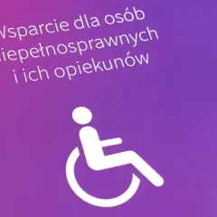 Fioletowy baner z napisem "Wsparcie dla osób niepełnosprawnych i ich opiekunów" oraz symbolem wózka inwalidzkiego.