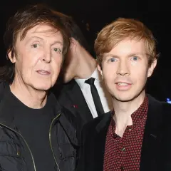 Paul McCartney i Beck, jakby szukali drogi do wspólnego utworu.