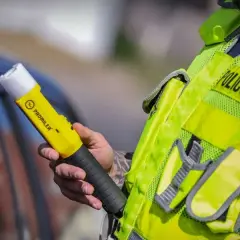 Czy policja może zbadać alkomatem nieletniego? Poznaj ważne zasady