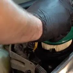 Gdzie jest filtr paliwa w Fiat Punto II benzyna i jak go wymienić