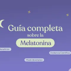 Guía completa sobre la melatonina natural, sus beneficios, modo de empleo y evidencia científica. Luna y estrellas decoran la imagen.