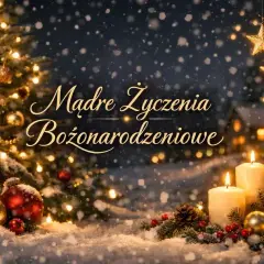 Śnieżna noc, choinka, świece i gwiazdy tworzą magiczną atmosferę. Tekst "Mądre życzenia bożonarodzeniowe" zaprasza do refleksji.
