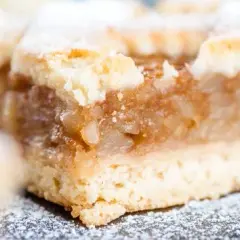 Jak zagęścić jabłka do szarlotki galaretką? Prosty trik!