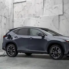 Lexus NX 300h pojemność baku – co musisz wiedzieć o zasięgu?