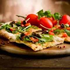 Ile kalorii ma pizza margherita 30 cm? Sprawdź, co naprawdę jesz
