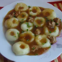 Twój sos do klusek śląskich: Od klasyki po weganizm. Bez błędów!