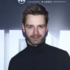 Marcin Korcz z żoną na premierze w Łodzi.