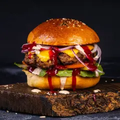 Idealne ogórki do burgera: jaki wybór zapewni chrupkość i smak?