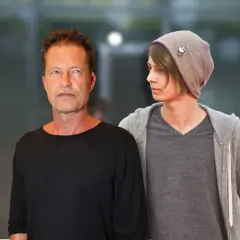 Valentin Florian Schweiger und ein junger Mann mit Mütze.